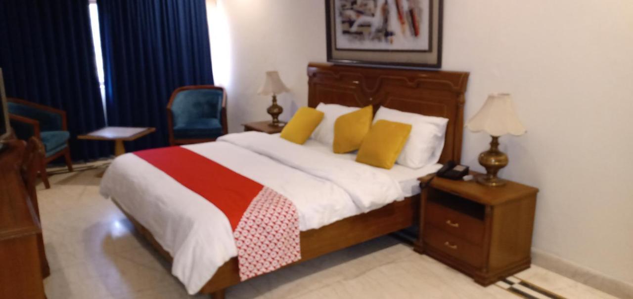 Hotel Fabexpress Kwality Regency Chandīgarh Exteriér fotografie