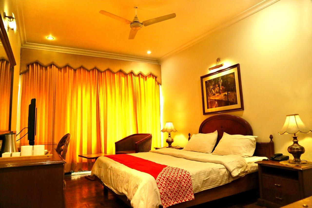 Hotel Fabexpress Kwality Regency Chandīgarh Exteriér fotografie