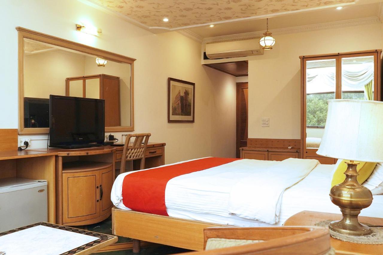Hotel Fabexpress Kwality Regency Chandīgarh Exteriér fotografie