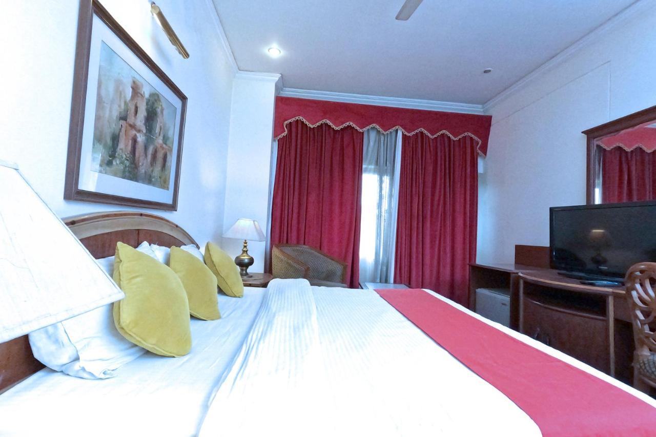 Hotel Fabexpress Kwality Regency Chandīgarh Exteriér fotografie